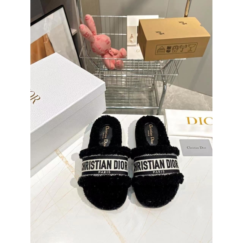 ch**an D*or slippers